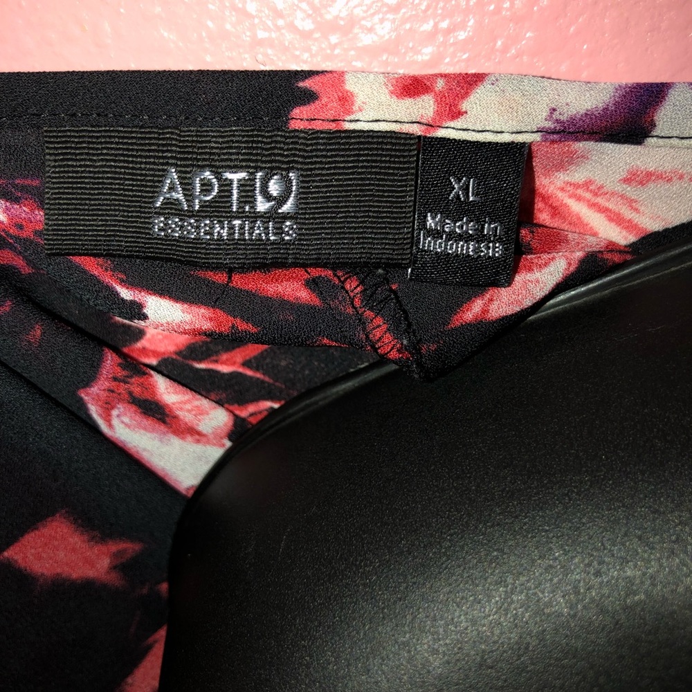 Floral Top - Picture 4 of 5